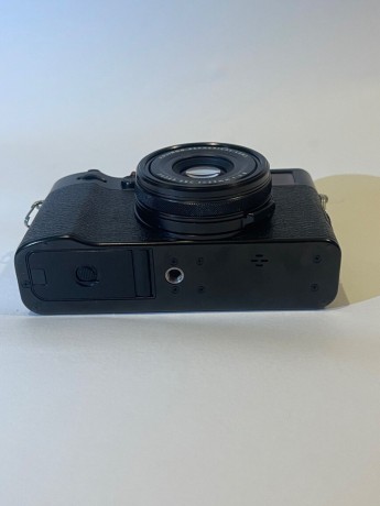 fujifilm-x100v-kompaktkamera-mit-261-mp-big-2