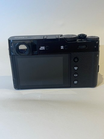 fujifilm-x100v-kompaktkamera-mit-261-mp-big-3