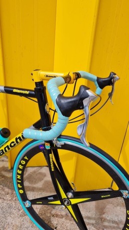 weisse-vintage-rennrader-von-marco-pantani-zum-25-jahrigen-jubilaum-dura-ace-rev-x-radern-big-4