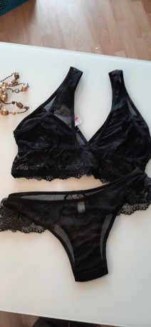 lingerie-sous-vetements-en-dentelle-d03-big-4