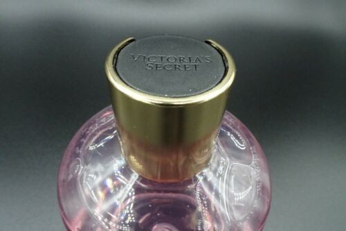 victorias-secret-velvet-petals-gel-nettoyant-rafraichissant-big-3