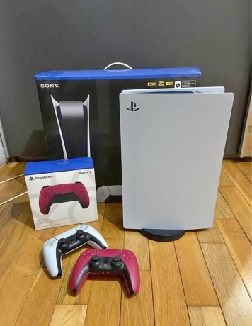 ps5-und-2-controller-big-1