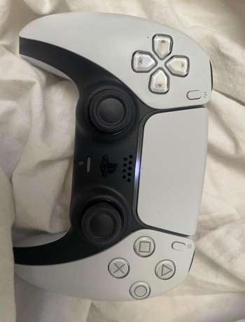 ps5-und-2-controller-big-2